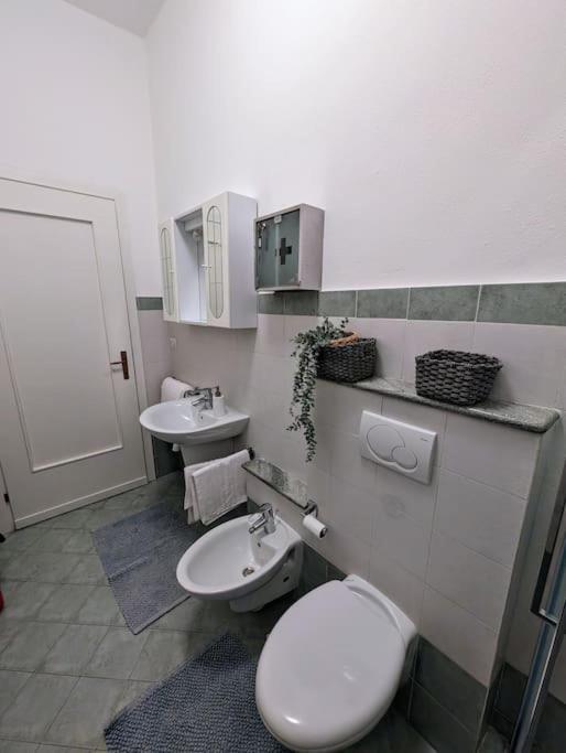 Bright Flat Just 10 Minutes From The City Centre Como Exterior foto